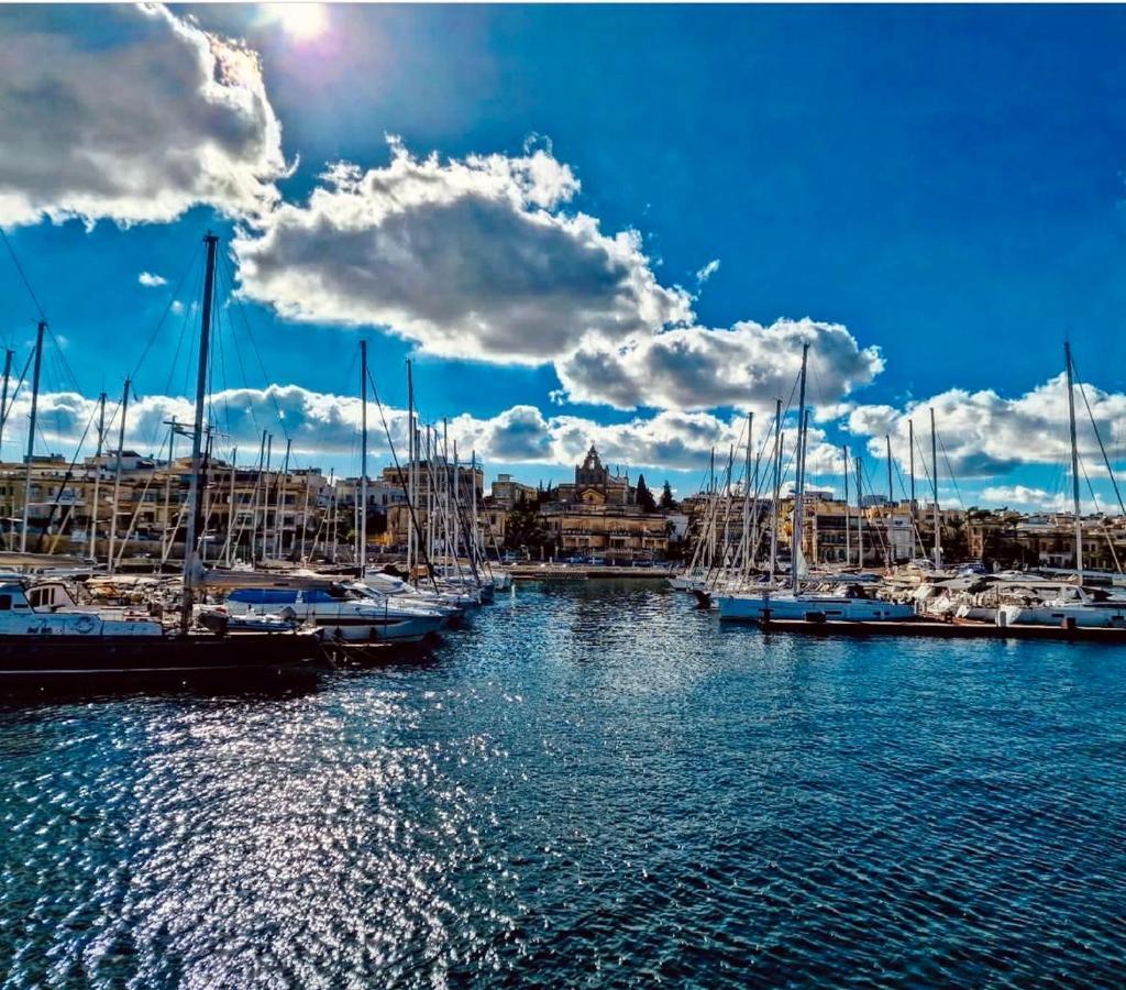 New & Unique Apartment - A 5 Minutes Ferry To Capital City Of Valletta セングレア エクステリア 写真